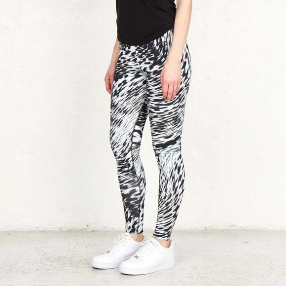 Nike Pants - Nike Leg-A-See Windblur Leggings